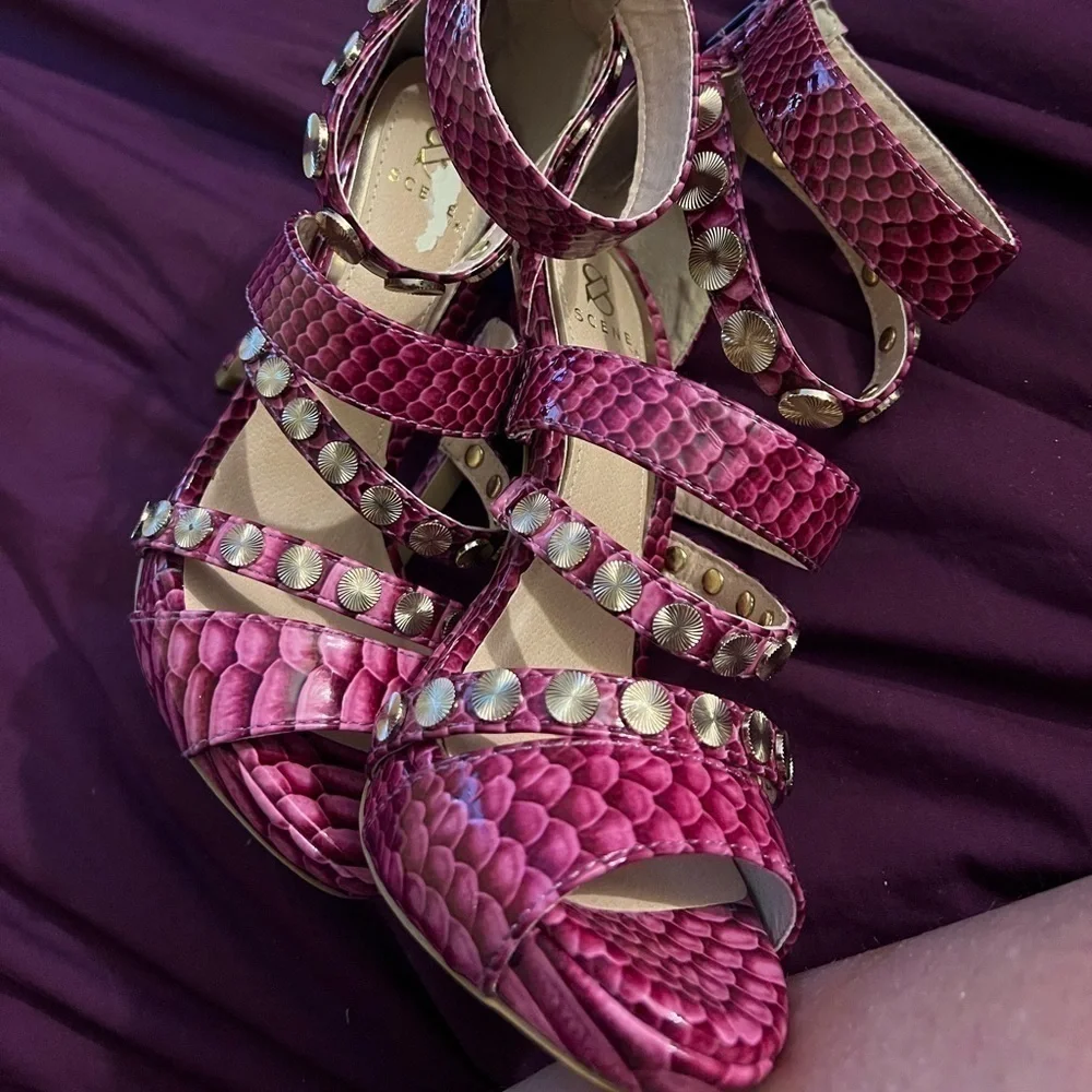 𝅺scene “Kara” fuchsia size 6.5 Heels (shoe dazzle)